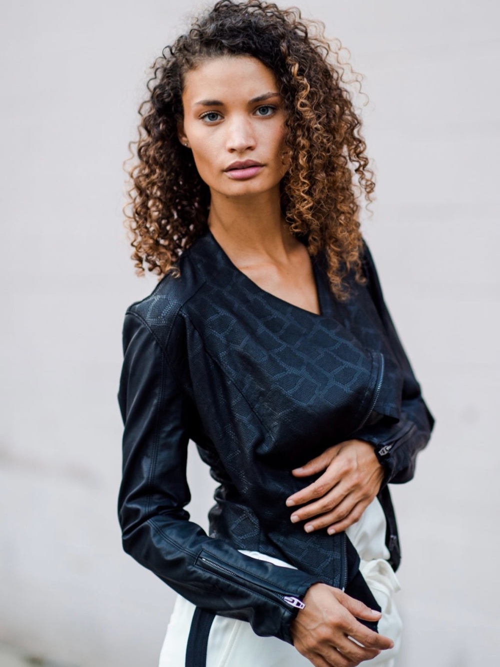 Blank NYC Venom Faux Leather Black Textured Asymmetric Zip Crop Jacket Small